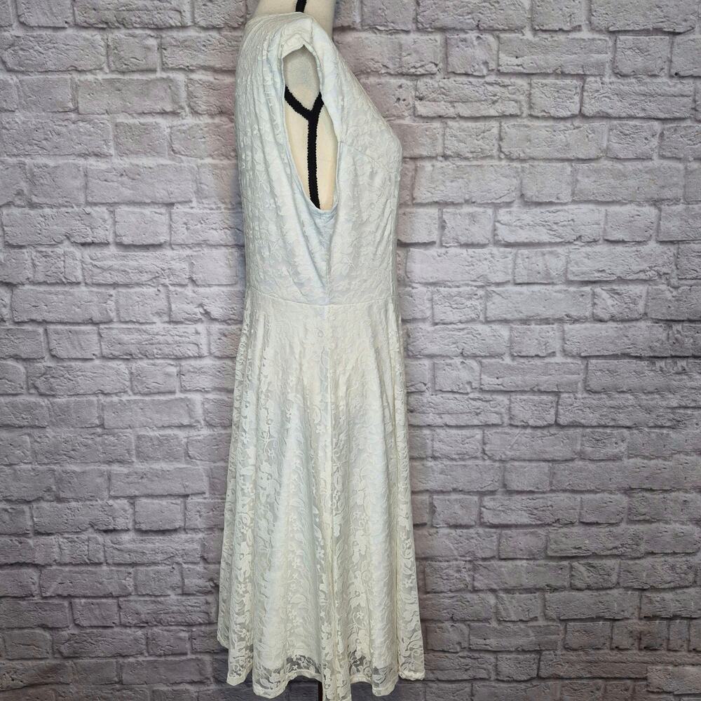 Torrid dress cream lace sleeveless cutout back detail fit flare scoop neck sz 1X - Picture 8 of 10